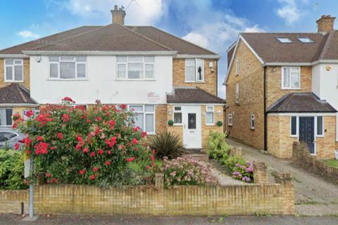 3 bed property, in Peel Way, £680,000