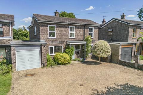 3 bed property, in High Street, £600,000