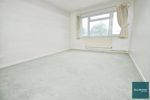 1 bed property, in Cranmer Court, £325,000