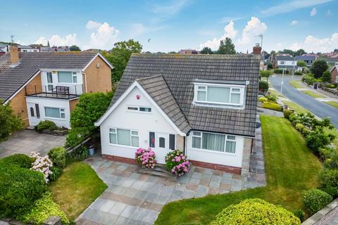 3 bed property, in Palace Road, £495,000