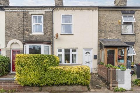 2 bed property, in Pembroke Road, £199,950