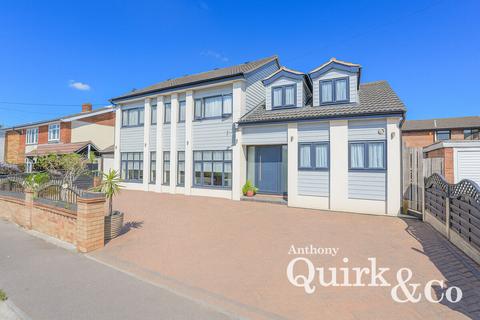 5 bed property, in Lottem Road, £600,000