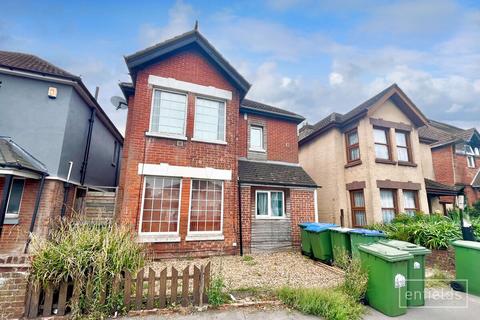 1 bed property, in Bitterne Road West, £104,950