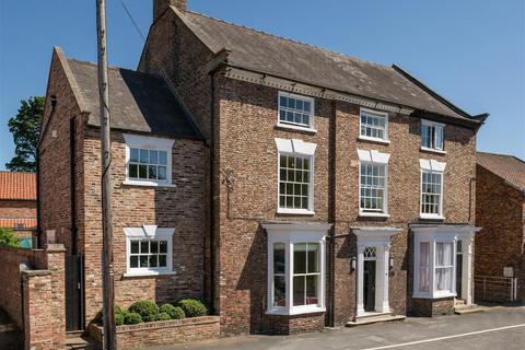 6 bed property, in Spring Street, £800,000