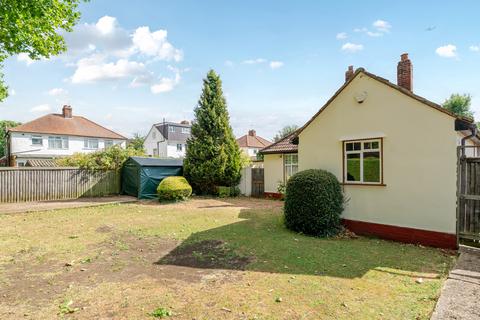 3 bed property, in Greenlands Road, £875,000