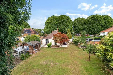 3 bed property, in Greenlands Road, £875,000