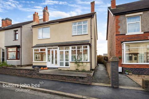 2 bed property, in Wolverhampton Road, £180,000