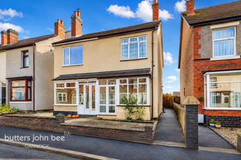 2 bed property, in Wolverhampton Road, £170,000