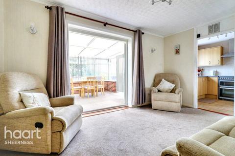 2 bed property, in Foxley Road, £285,000