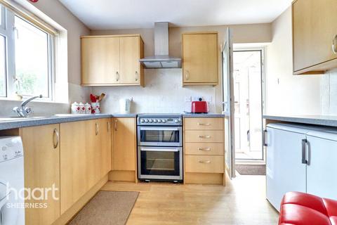 2 bed property, in Foxley Road, £290,000