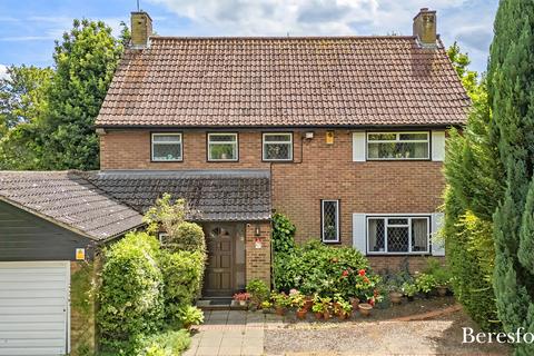 4 bed property, in Rayleigh Road, £950,000