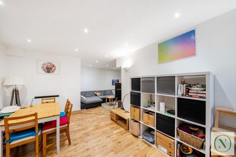 2 bed property, in Scarbrook Road, £300,000