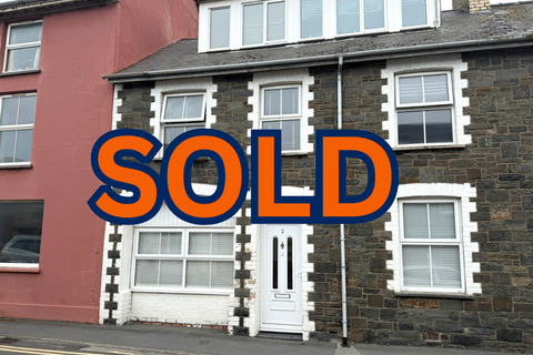 5 bed property, in Green Gardens, £285,000