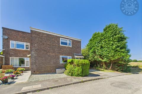 2 bed property, in Braeside Park, £140,000