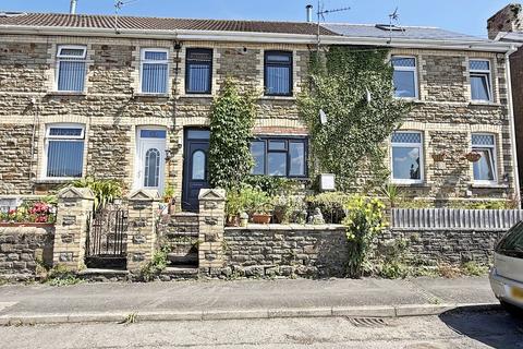 3 bed property, in Chapel Road, £225,000