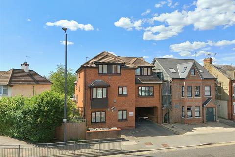 1 bed property, in Bessborough Road, £235,000