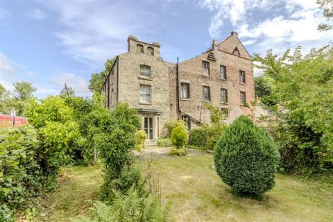 4 bed property, in Undercliffe, £515,000