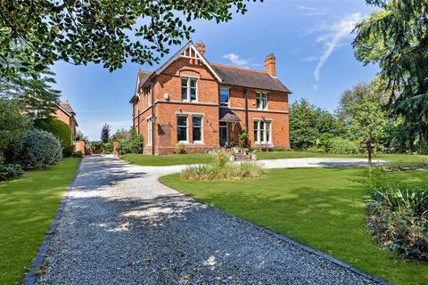 7 bed property, in Soulton Road, £950,000