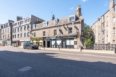 2 bed property, in Holburn Street, £68,000