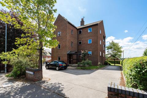 3 bed property, in Maltsters Way, £300,000