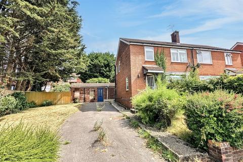 3 bed property, in Bishopstoke, £299,950