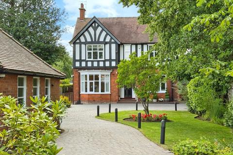 4 bed property, in Beverley Road, £750,000