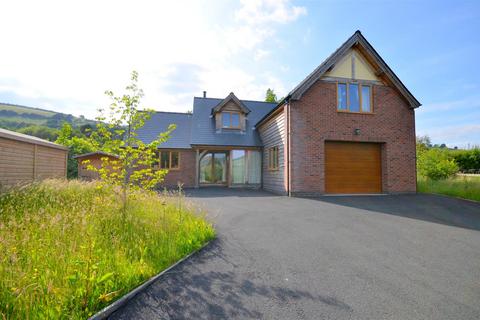 4 bed property, in Llan, £425,000