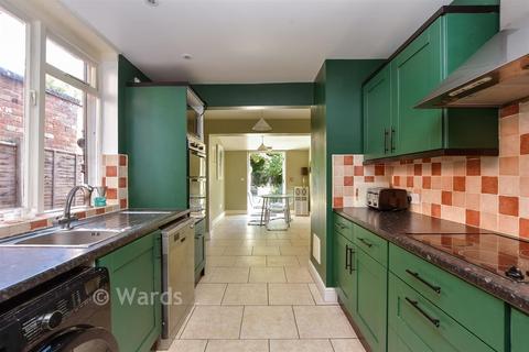 2 bed property, in St. Mary's Street, £550,000