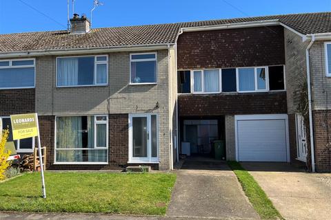 4 bed property, in Bridge Road, £200,000