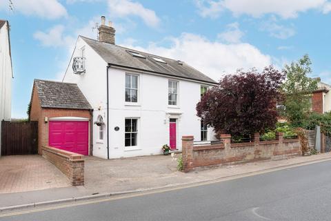 5 bed property, in High Road, £350,000
