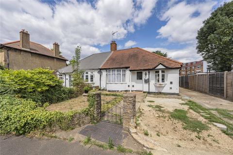 3 bed property, in Lampton Avenue, £600,000