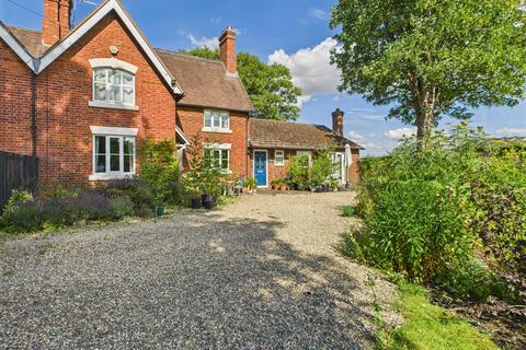 5 bed property, in Mytton Lane, £550,000