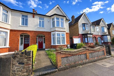4 bed property, in Newquay Road, £800,000