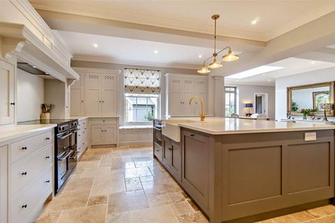 4 bed property, in Beccles Road, £1,395,000