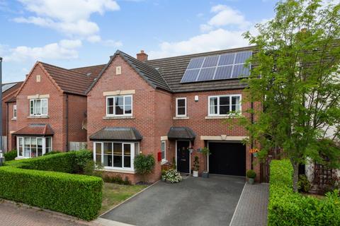 4 bed property, in Harclay Garth, £450,000