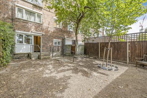4 bed property, in Batman Close, £495,000