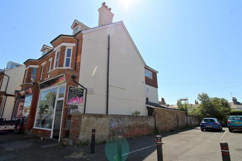 1 bed property, in Sutton Road, £135,000