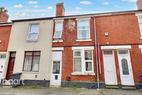4 bed property, in Young Street, £180,000