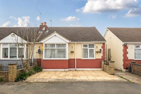 3 bed property, in Sunbury On Thames, £450,000
