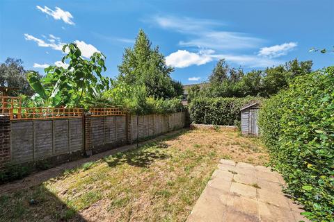 3 bed property, in Northcroft, £285,000