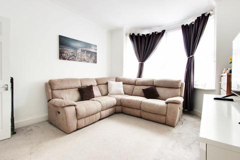 1 bed property, in Harrow View, £319,950