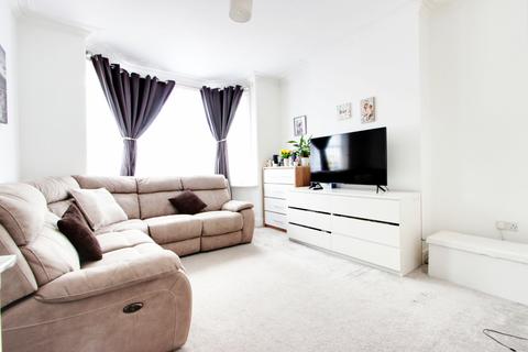 1 bed property, in Harrow View, £313,000
