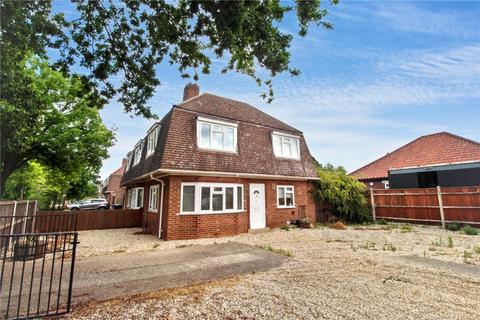 2 bed property, in Earlham Green Lane, £190,000