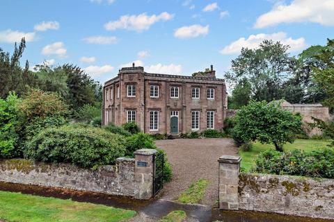 2 bed property, in Chillingham, £1,000,000