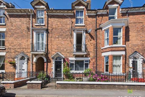 4 bed property, in New Street, £220,000