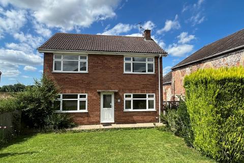 3 bed property, in Seas End Road, £225,000