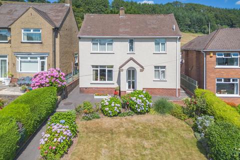 3 bed property, in Usk Road, £400,000