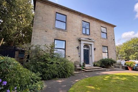 6 bed property, in New Road, £875,000