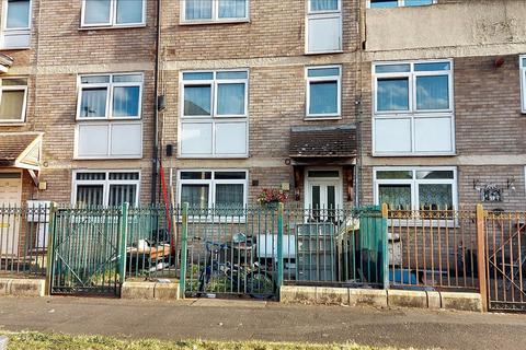 2 bed property, in Chester Close, £160,000