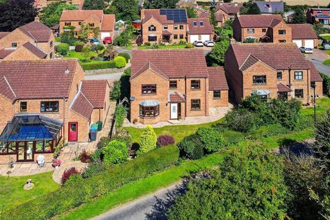 4 bed property, in Gatenby Garth, £550,000